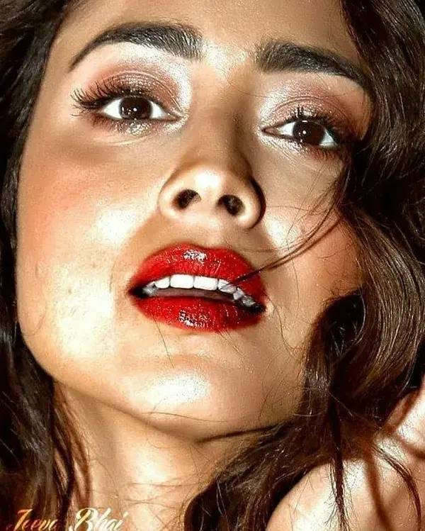 @@Sexy lip nose Shriya Saran