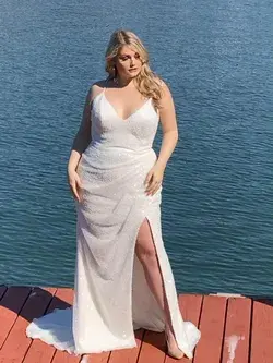 Desire wedding dress - Diva Curves