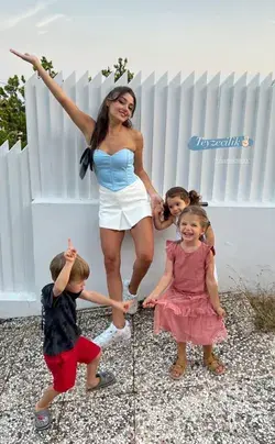 hande with the kids are absolutely ADORABLE