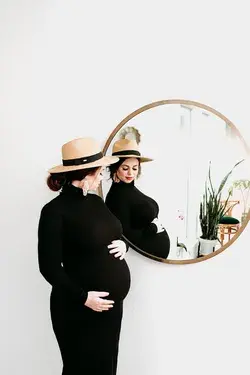 Classic Maternity Portrait | Elegant Maternity Photo Ideas