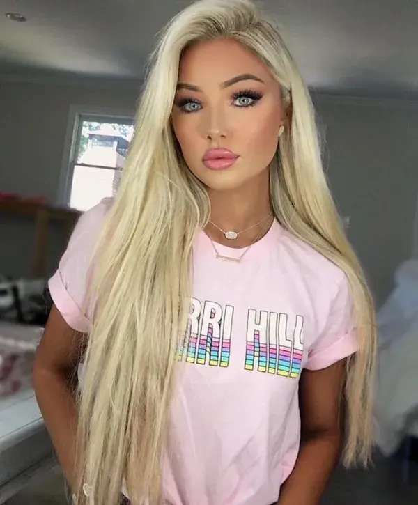 2023 hottest hairstyle blonde straight hair