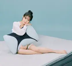 IU