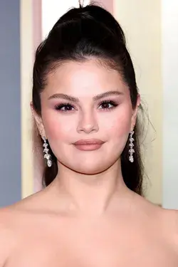 Selena Gomez on the red carpet Golden Globes (01/10)