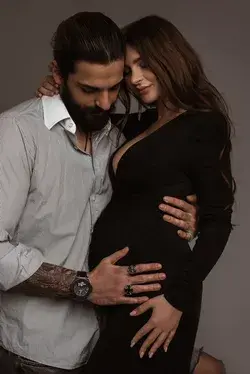 Couple pregnancy photoshoot