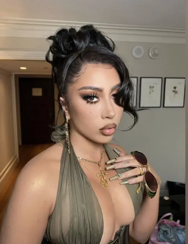 kali uchis 💚💚