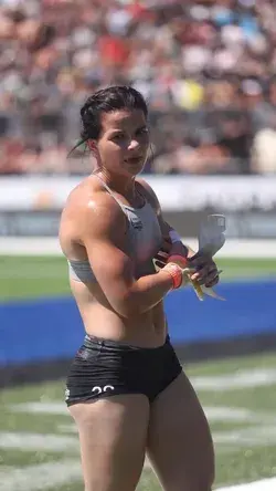 Mallory O'Brien: 2022 CrossFit Games, Up and Over