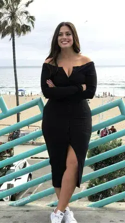 Curvy Woman Fashion / Black Dress For Plus Size Woman