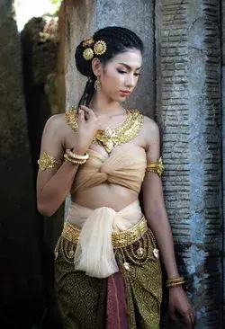 🇰🇭 Srey Krob Leak (perfect women) angel of Banteay Srey temple 🇰🇭Cambodia ancient dress ❤️