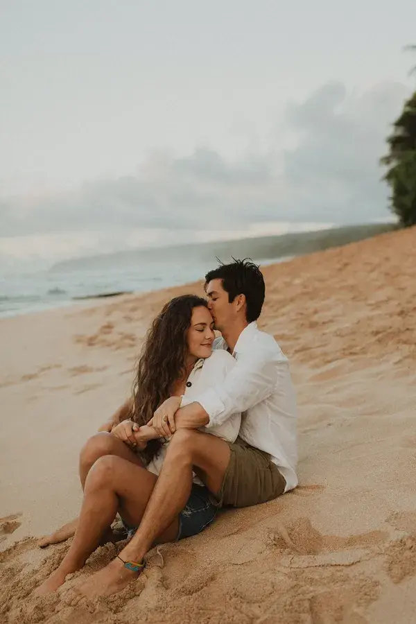 Beach Couples Photos in Oahu, Hawaii - Sheyanne Lyn Photos