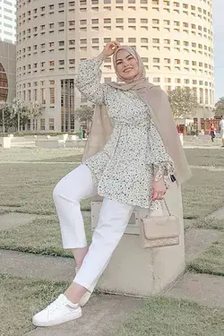 How to Style a Monochrome Beige Hijab Outfit