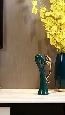 Introducing our Creative Modern Minimalist Ceramic Flower Vase! 🌸🌿🌺