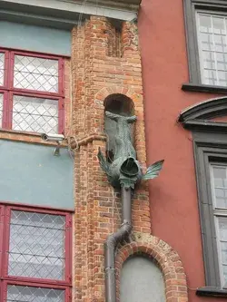 q['l']p  Gargoyle or Gargouille of Waterspuwer,rainpipe