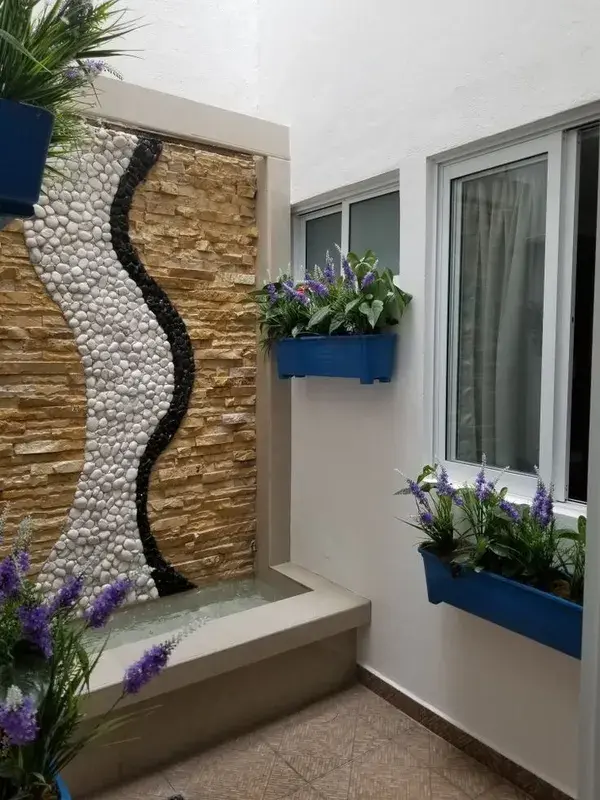 "Discover the Latest Trends in Stone Garden Walls for a Contemporary Look"