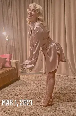 billie in heels >>>