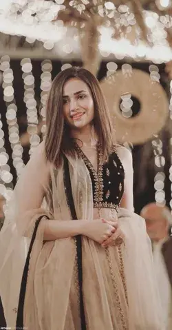 Pakistani Actress Eid Look And Eid Dress Design Collocation | 2020 Actress Eid Dress