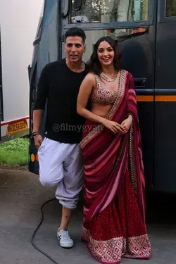 Akshay  and Kiara Advani snapped together in the city for promotions. How is this onscreen pair?