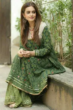 Best Pakistani women Clothes & Suits in the UK