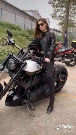 Cool moto girl 😎🤟🔥