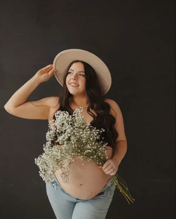 maternity photo inspo | studio maternity shoot | baby bump