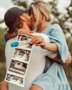 Style The Sonogram - Pregnancy Announcement Ideas - DIY Darlin'