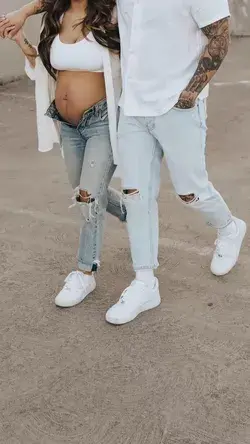 Couple jeans maternity photoshoot | tattooed couple | casual outfit | couple posing, rooftop photos