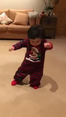 Taimur first steps and first fall