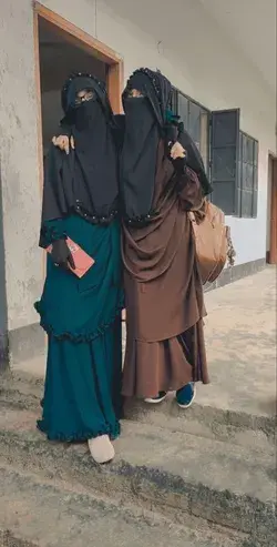 Niqabi sisters