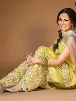 Pakistani Actress Hania Amir Designer Dress Design Ideas | Hania Amir Eid And Party Wear Dress