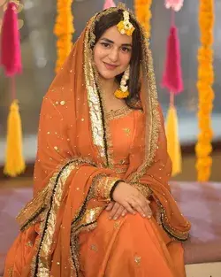 Yumna Zaidi mehndi dress