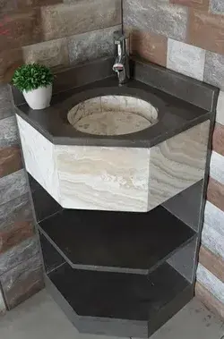 Mueble esquinero en mármol gris y arena