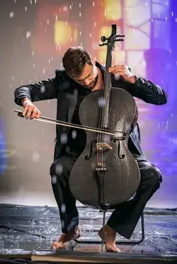 HAUSER bajo la lluvia 🎻🥰💃💃💃