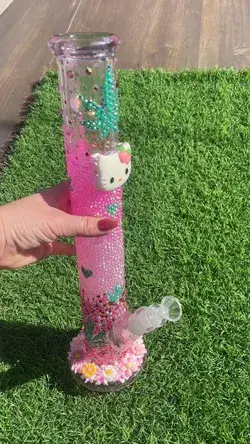 Hello Kitty Cannabis Queen Sparkle Bong