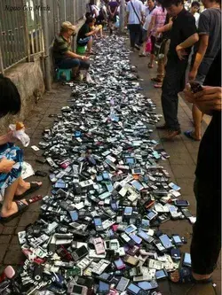 Chinese cell phone market 😂