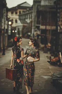 qipao
Chinese Traditional Outfit