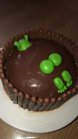 shrek butt cake