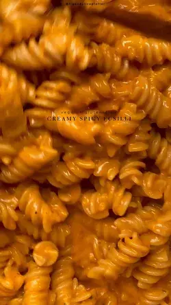 Vegan creamy spicy fusilli