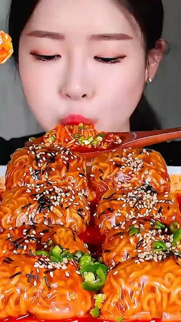 ASMR & MUKBANG