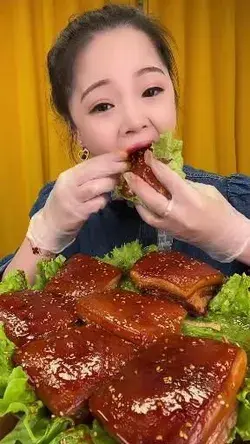 ASMR & MUKBANG