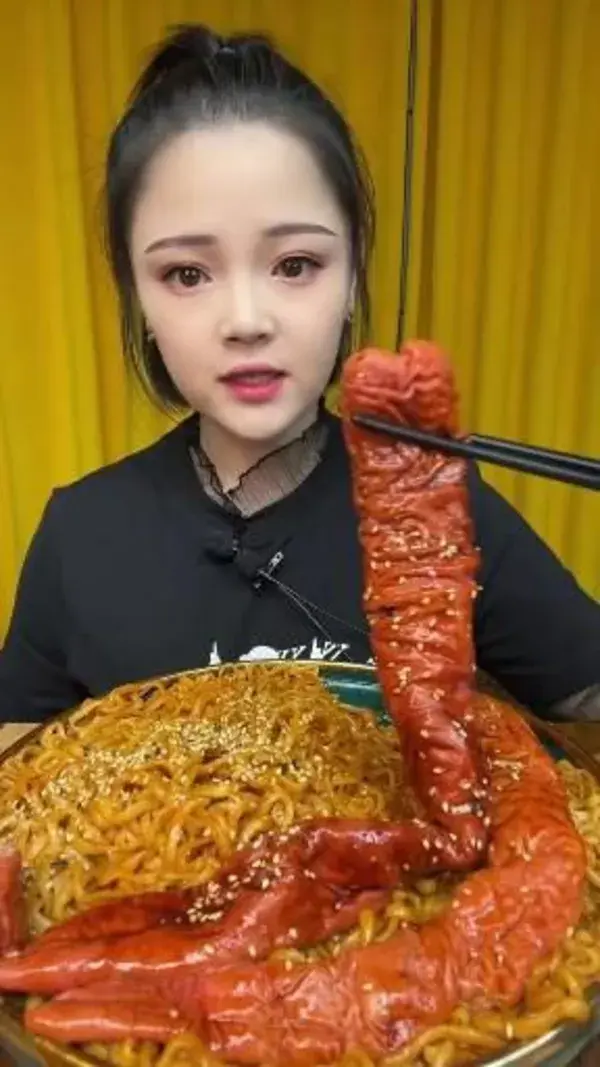 ASMR & MUKBANG