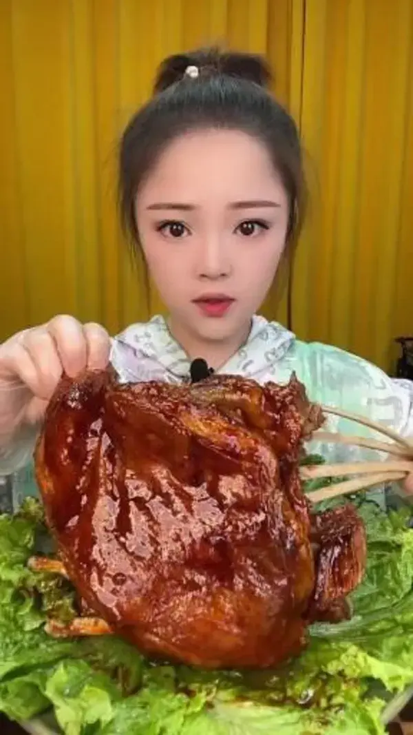 ASMR & MUKBANG