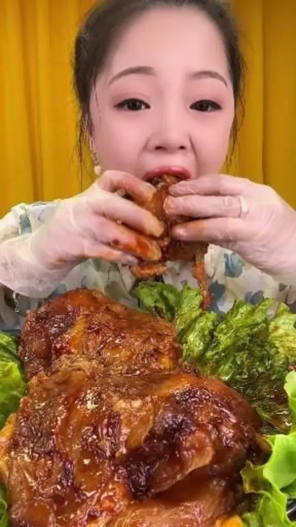 ASMR & MUKBANG