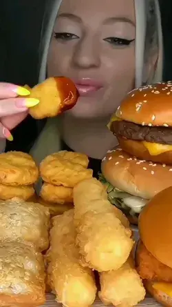 • mukbang McDonalds 。 。 。 🍟 🍔