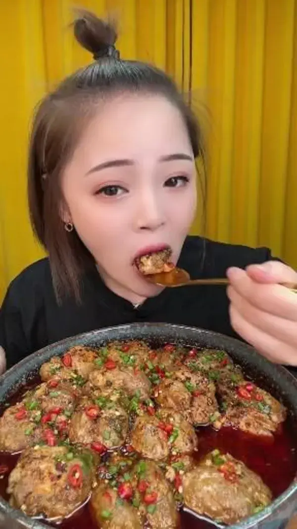 ASMR & MUKBANG