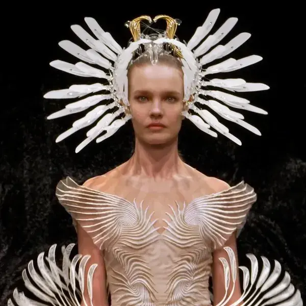 LOOK 21 - Roots of Rebirth - Iris van Herpen - Couture