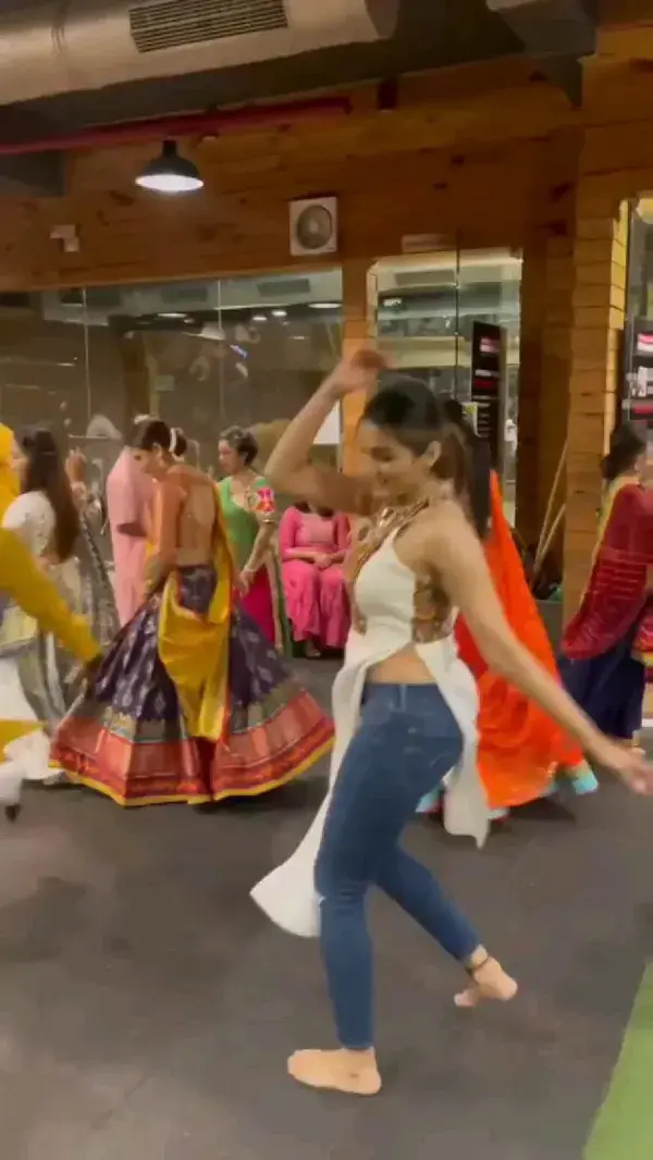 beautiful garba dance