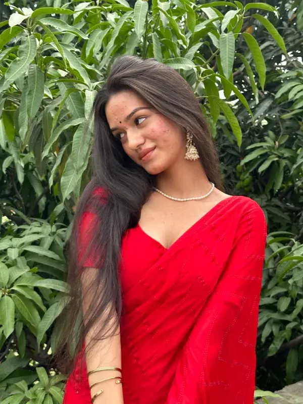 Red saree>>>>>