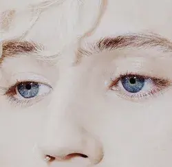 His eyes 🥺