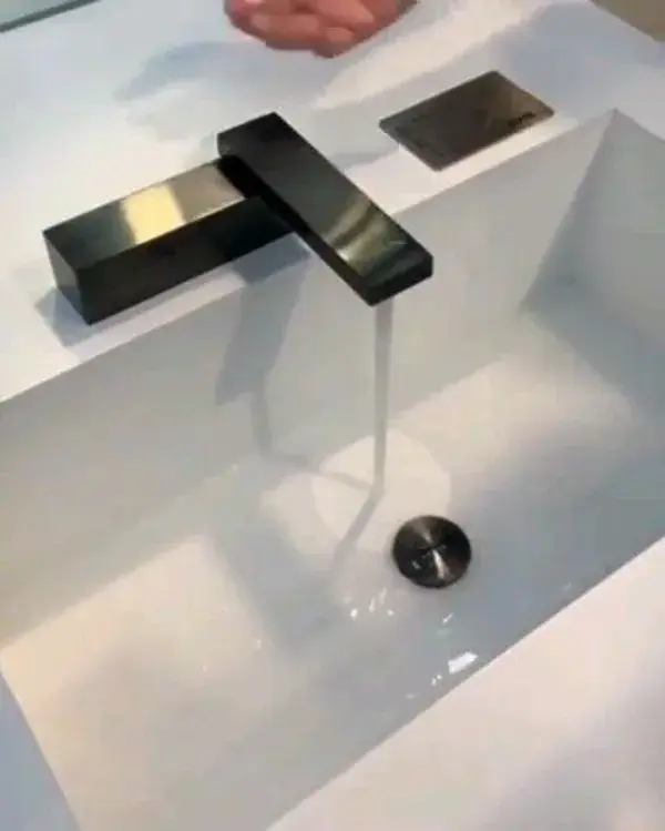 Sink faucet design