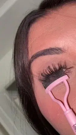 SEPERATE YOUR LASHES IN SECONDS