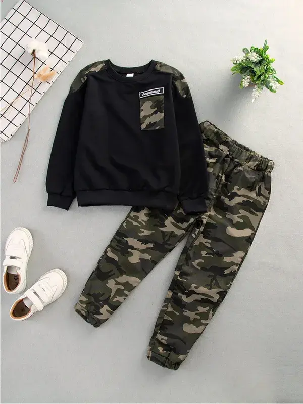 Boys Camo Panel Letter Patched Sweatshirt With Pants